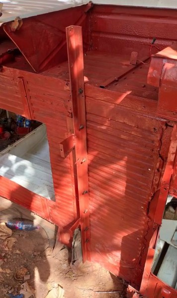 Capture 295.JPG (78.25 Kio) Vu 1699 fois haut de la 2ème poutre fixé au fourgon