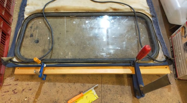 Capture 125.JPG (133.98 Kio) Vu 1582 fois après avoir coupé à 6 cm, j'ai collé la barre métallique.