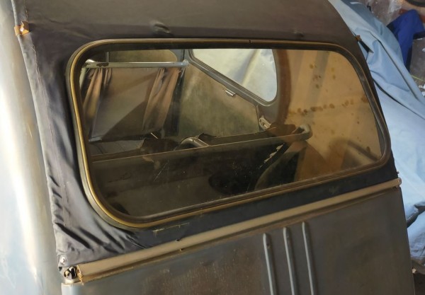 Capture 132.JPG (103.07 Kio) Vu 1489 fois voilà la capote en place. c'est quand même pas super. j'ai fais quelques plis.