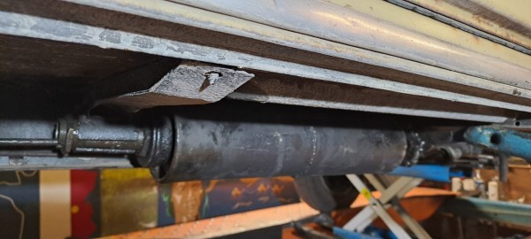 un coup de peinture, et voilà le pot remonté sur la 2CV: