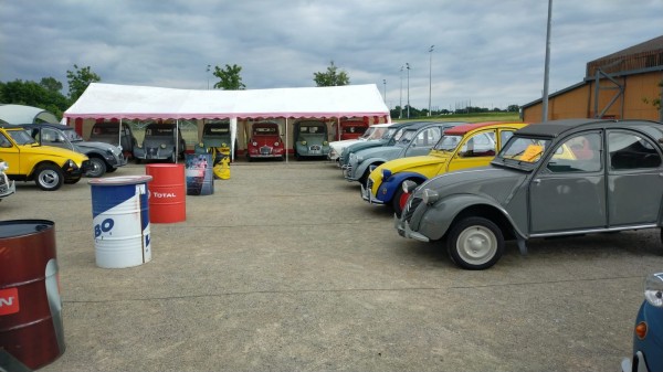 Hier, j'ai rejoins Fronton, ou se déroule la rencontre du club des Amis de la 2CV