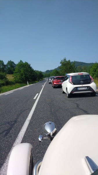 WhatsApp Image 2025-06-09 à 17.03.49_9b6b2f4e.jpg (112.6 Kio) Vu 809 fois un gros bouchon au col de Pertuis entre Le Puy et Saint Etienne