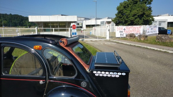 Passage devant l'usine de Saint Quentin fallavier, où j'ai travaillé durant plus de 30 ans.   J'étais présent à son ouverture, et maintenant, elle est en cours de fermeture.<br />Une pensée émue pour mes collègues encore en activité.<br />Elle n'a pas sue ou pue gérer la transition vers le véhicule électrique.<br />La vie continue