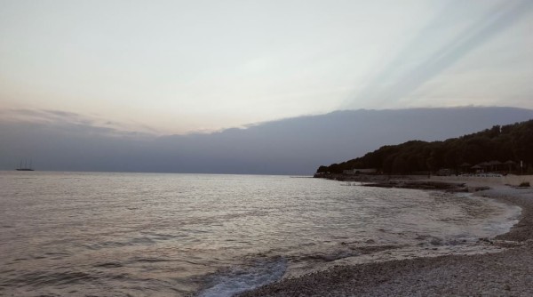 J'espérais pouvoir faire une belle photo avec le coucher du soleil, mais un méchant nuage est venu le cacher.