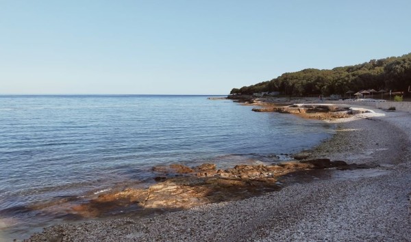 Ce matin, la mer est toujours aussi belle.