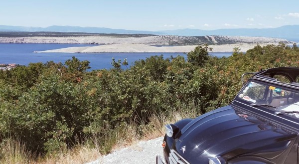 Avant d'arriver à Crikvenica, vu sur la mer les iles. Au premier plan l'ile de krk
