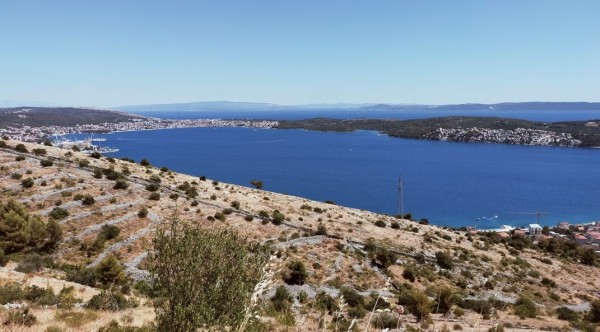 Vue sur la baie de Trogir, du haut de la montagne