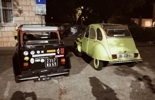 Puis je me suis rendu chez Pepo, deuchiste et président du club de Dubrovnik, qui m'a hébergé pour la nuit