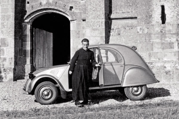 2cv curé.jpg